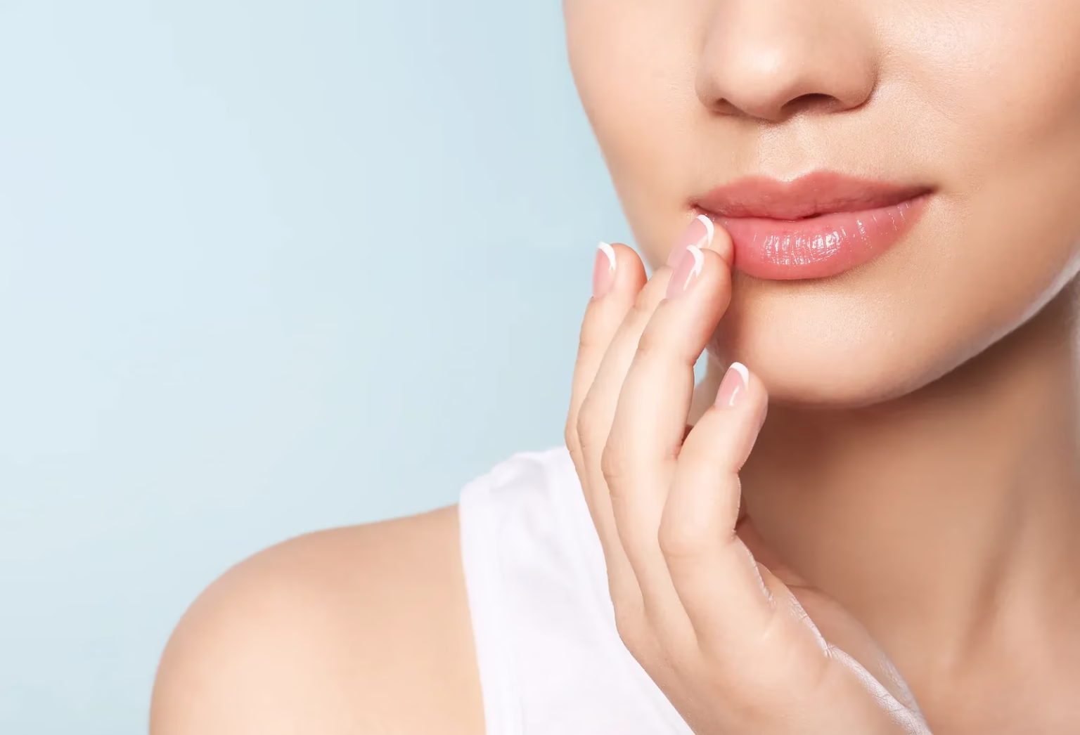 Factori care influențează cât ține acidul hialuronic în buze
